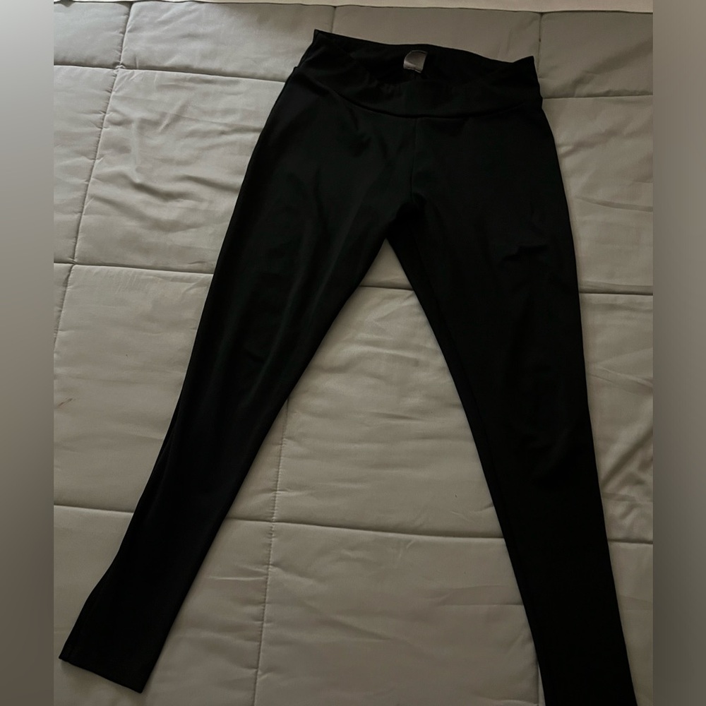 Black essential leggings